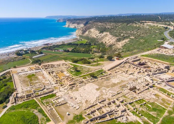 Charoula Tria Vila Paphos