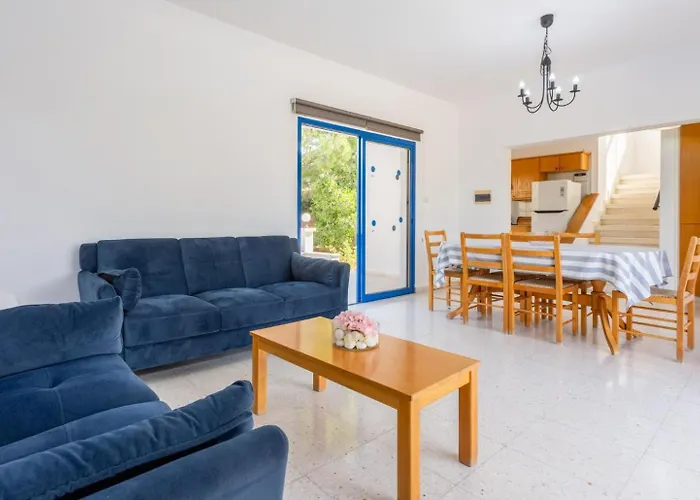 Charoula Tria * Paphos