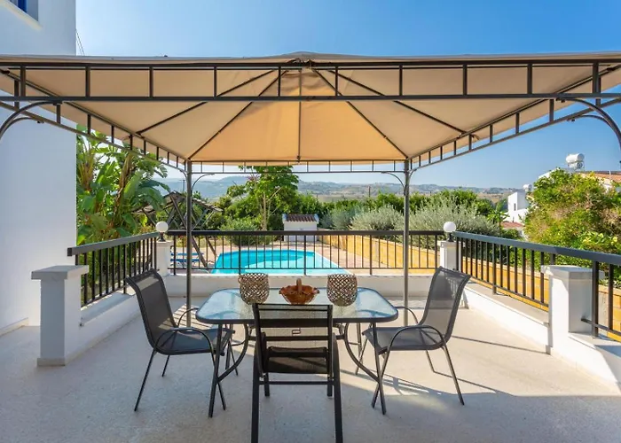 Charoula Tria Vila Paphos