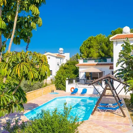 Charoula Tria Large Private Pool Ac Wifi * פאפוס